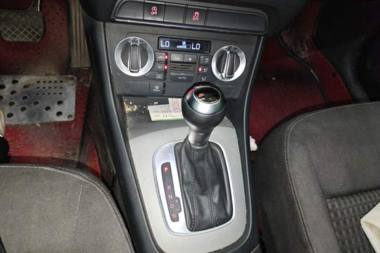Used Audi Q3 2013 35 TFSI Ambition Edition Gear Lever