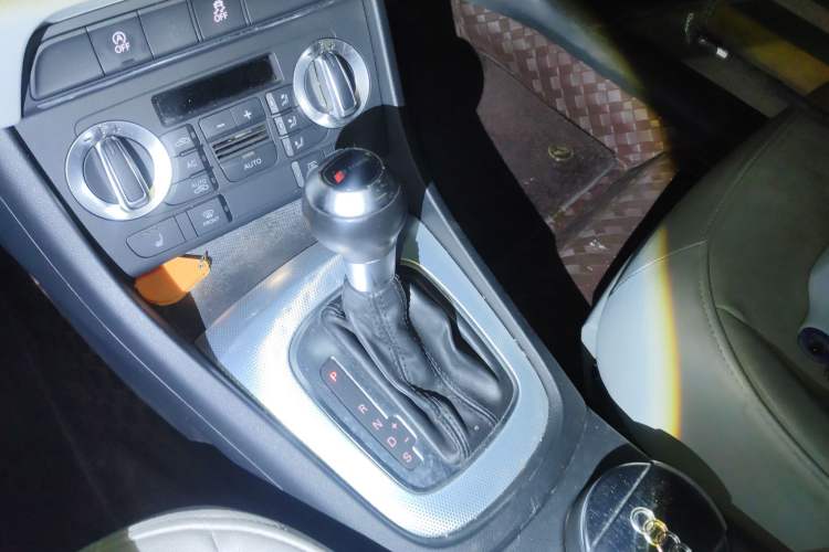 Used Audi Q3 2013 35 TFSI Comfort Model Gear Lever
