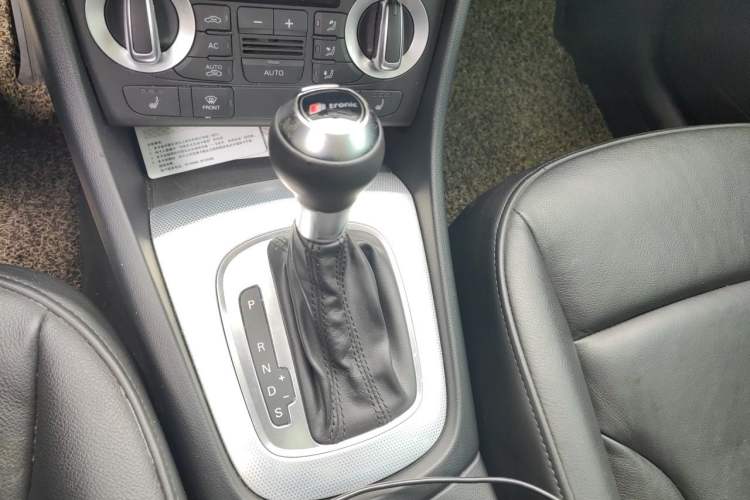 Used Audi Q3 2013 35 TFSI quattro Technology Edition Gear Lever