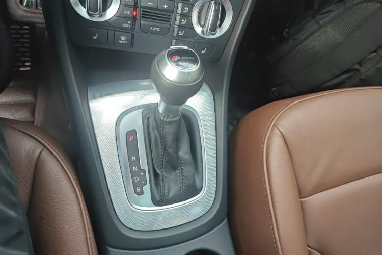 Used Audi Q3 2013 35 TFSI quattro Technology Edition Gear Lever
