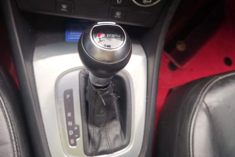 Used Audi Q3 2013 35 TFSI Comfort Model Gear Lever