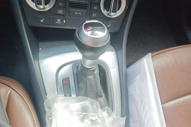 Used Audi Q3 2013 35 TFSI Comfort Model Gear Lever