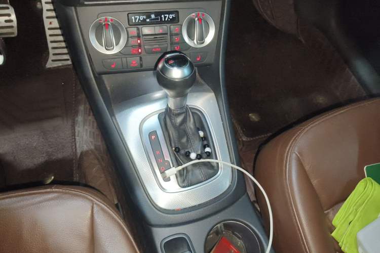 Used Audi Q3 2013 35 TFSI Comfort Model Gear Lever