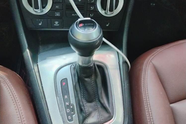 Used Audi Q3 2013 35 TFSI Comfort Model Gear Lever