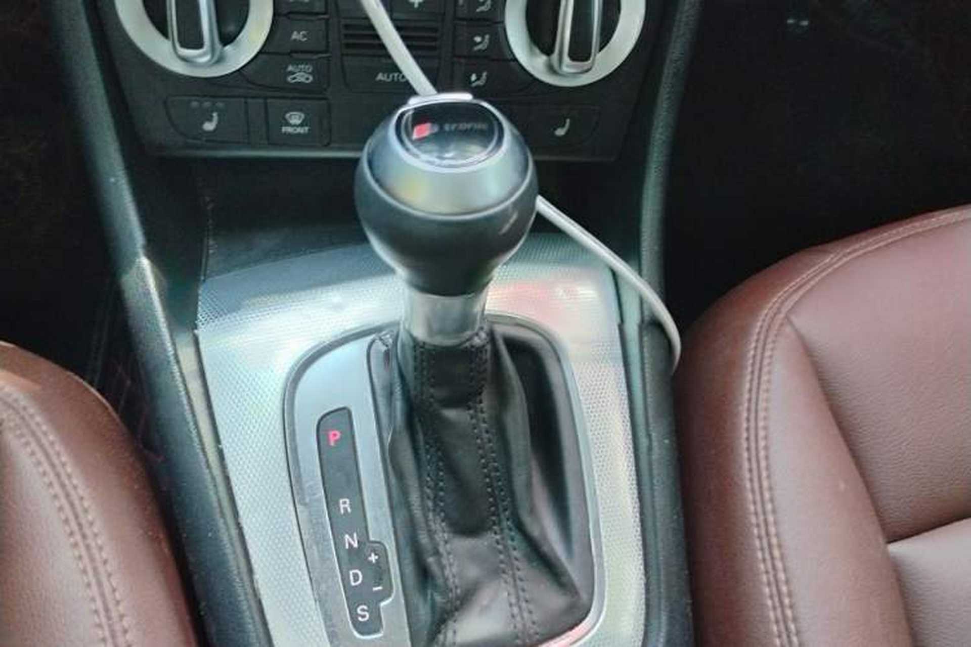 Used Audi Q3 2013 35 TFSI Comfort Model Gear Lever
