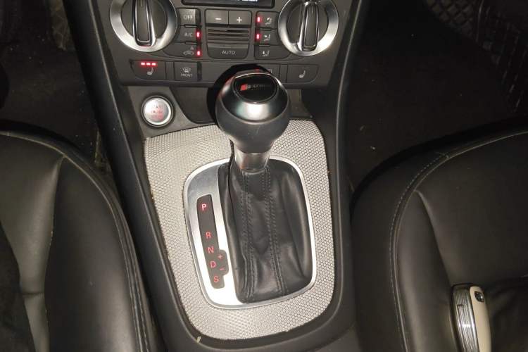 Used Audi Q3 2013 40 TFSI quattro Luxury Model Gear Lever