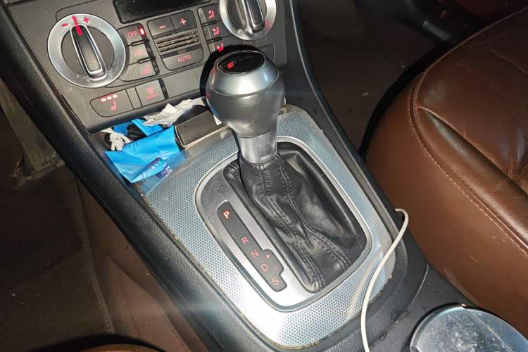 Used Audi Q3 2013 35 TFSI Comfort Model Gear Lever