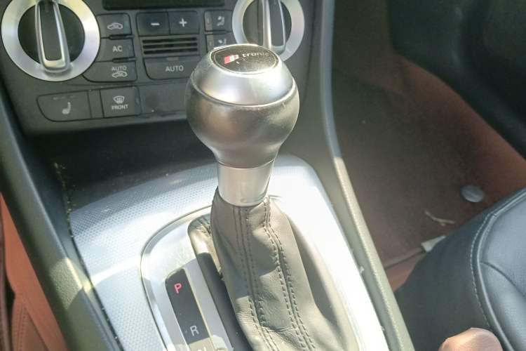 Used Audi Q3 2013 35 TFSI Comfort Model Gear Lever