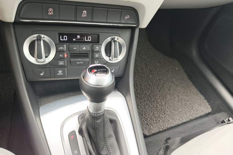 Used Audi Q3 2013 35 TFSI quattro Comfort Model Gear Lever