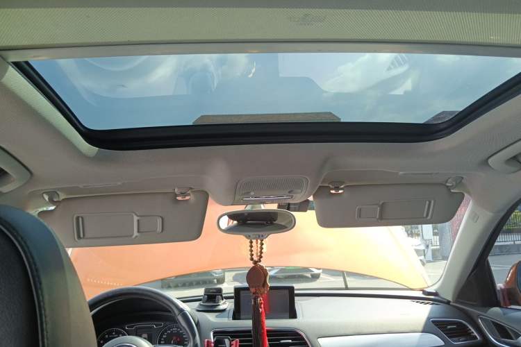 Used Audi Q3 2013 35 TFSI Comfort Model Headliner