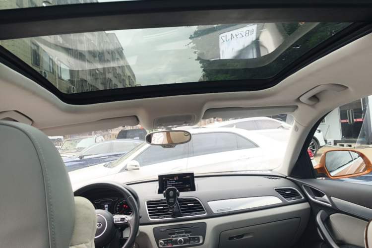 Used Audi Q3 2013 35 TFSI quattro Comfort Model Headliner