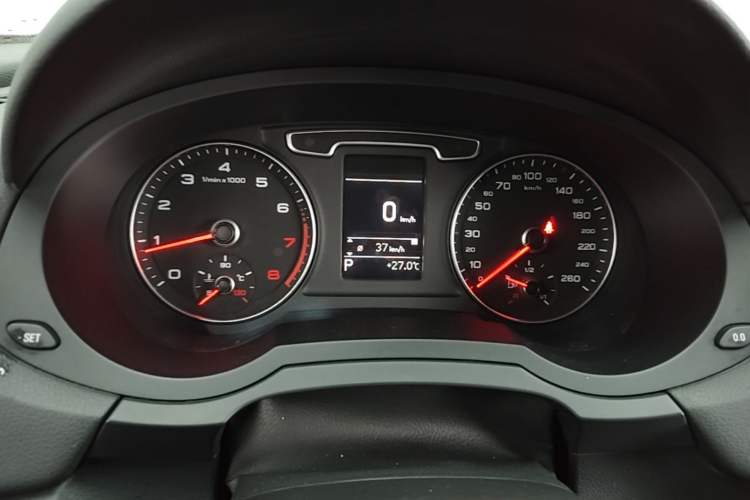 Used Audi Q3 2013 35 TFSI Comfort Model Instrument Cluster