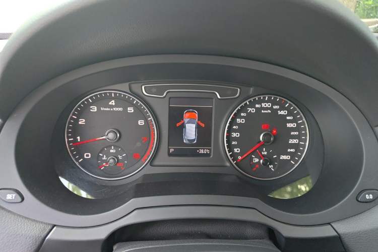 Used Audi Q3 2013 35 TFSI quattro Comfort Model Instrument Cluster
