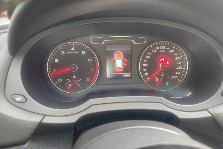 Used Audi Q3 2013 35 TFSI quattro Luxury Model Instrument Cluster