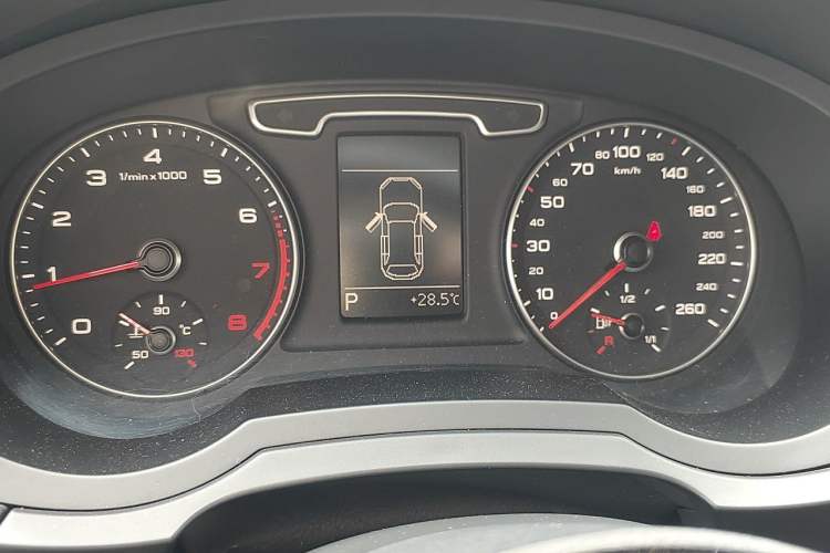 Used Audi Q3 2013 35 TFSI Ambition Edition Instrument Cluster