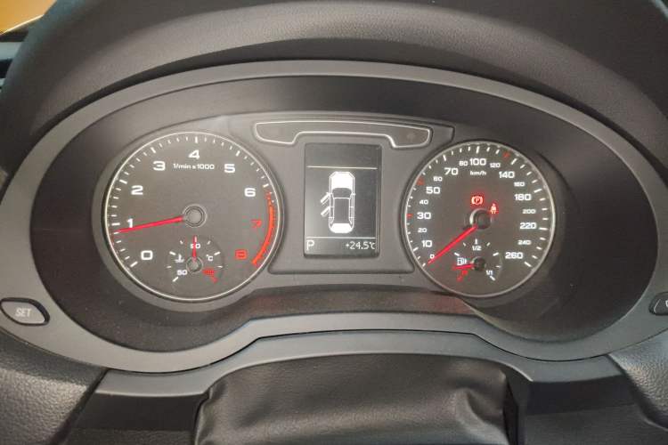 Used Audi Q3 2013 35 TFSI Comfort Model Instrument Cluster