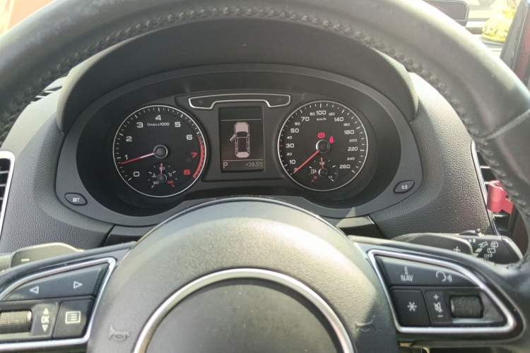 Used Audi Q3 2013 35 TFSI Comfort Model Instrument Cluster