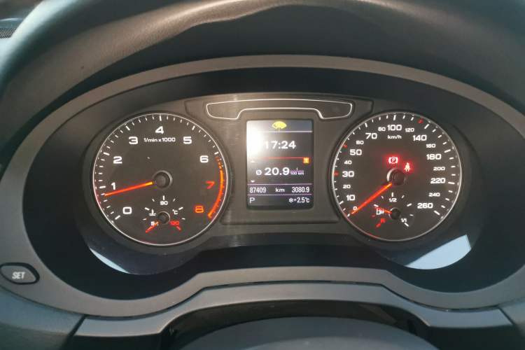 Used Audi Q3 2013 35 TFSI Ambition Edition Instrument Cluster