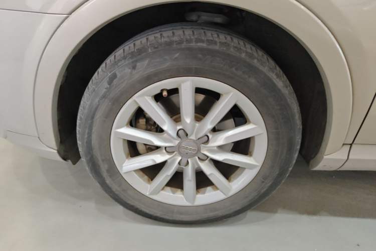 Used Audi Q3 2013 35 TFSI Ambition Edition Left Front Wheel Hub