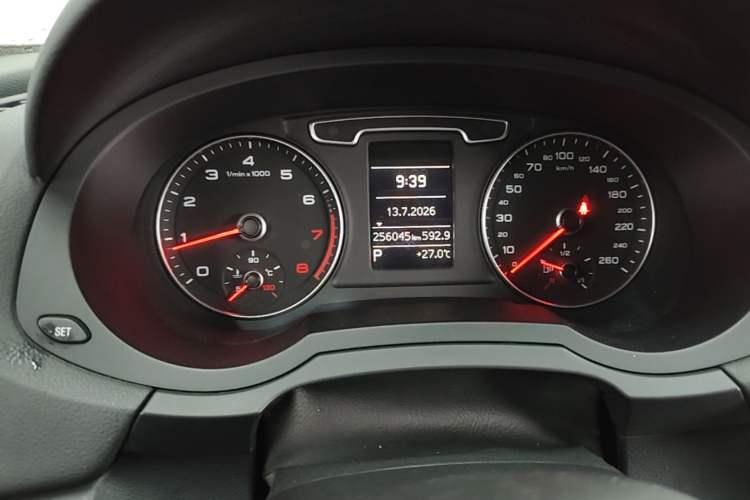 Used Audi Q3 2013 35 TFSI Comfort Model Odometer Close Up