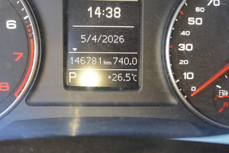 Used Audi Q3 2013 35 TFSI Comfort Model Odometer Close Up
