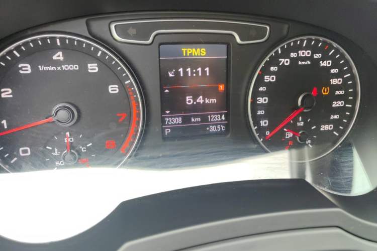Used Audi Q3 2013 35 TFSI quattro Technology Edition Odometer Close Up