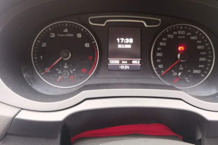 Used Audi Q3 2013 35 TFSI Comfort Model Odometer Close Up