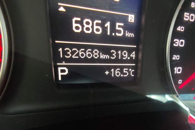 Used Audi Q3 2013 35 TFSI Comfort Model Odometer Close Up