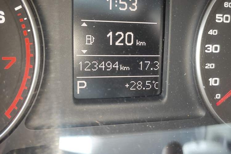 Used Audi Q3 2013 35 TFSI Ambition Edition Odometer Close Up