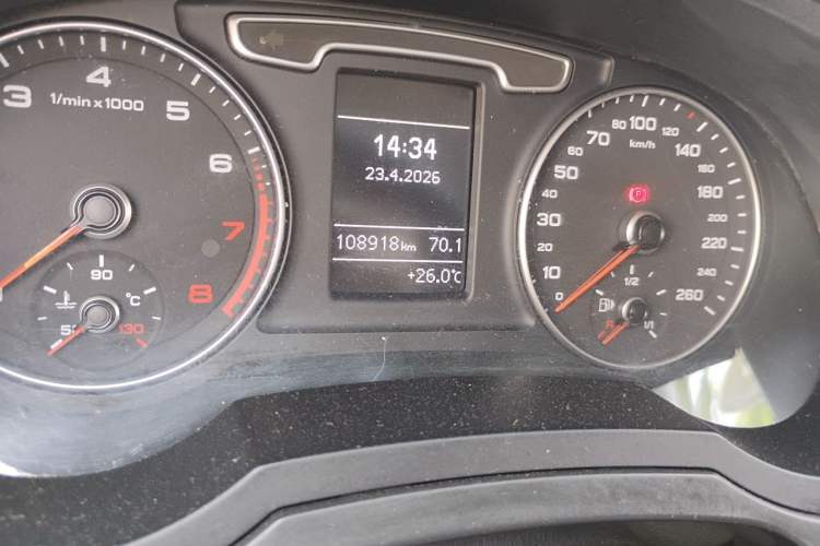 Used Audi Q3 2013 35 TFSI Comfort Model Odometer Close Up