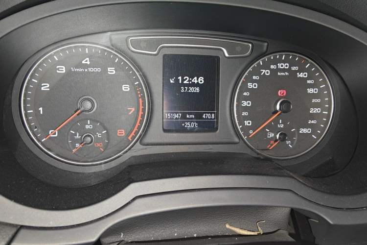Used Audi Q3 2013 40 TFSI quattro Luxury Model Odometer Close Up