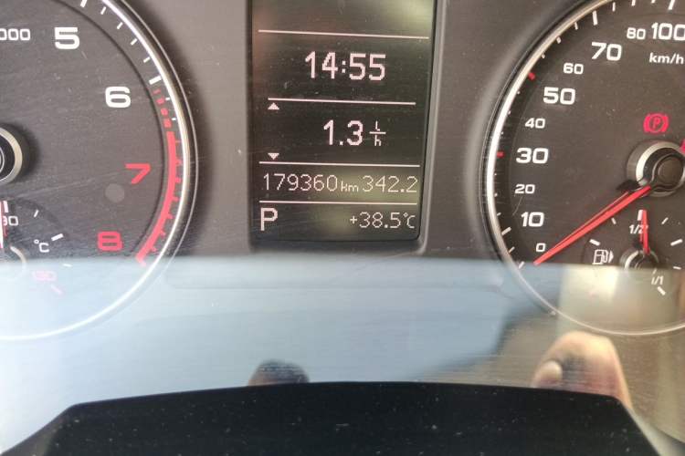 Used Audi Q3 2013 35 TFSI Comfort Model Odometer Close Up