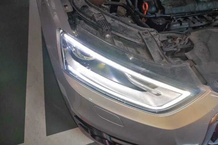 Used Audi Q3 2013 35 TFSI quattro Technology Edition Right Front Headlight