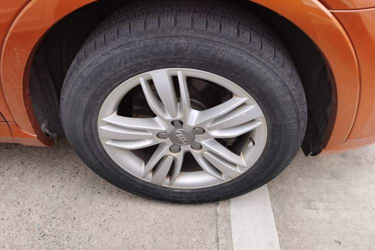 Used Audi Q3 2013 35 TFSI Comfort Model Right Front Wheel Hub