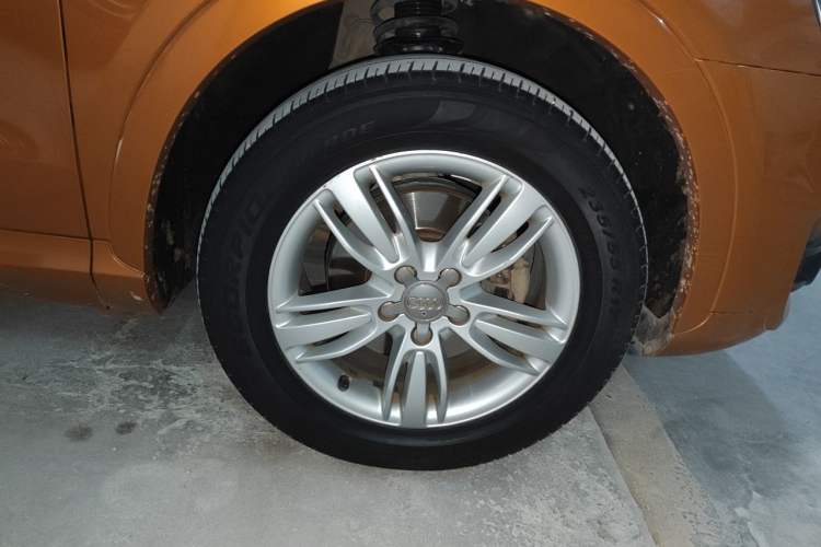 Used Audi Q3 2013 35 TFSI Ambition Edition Right Front Wheel Hub