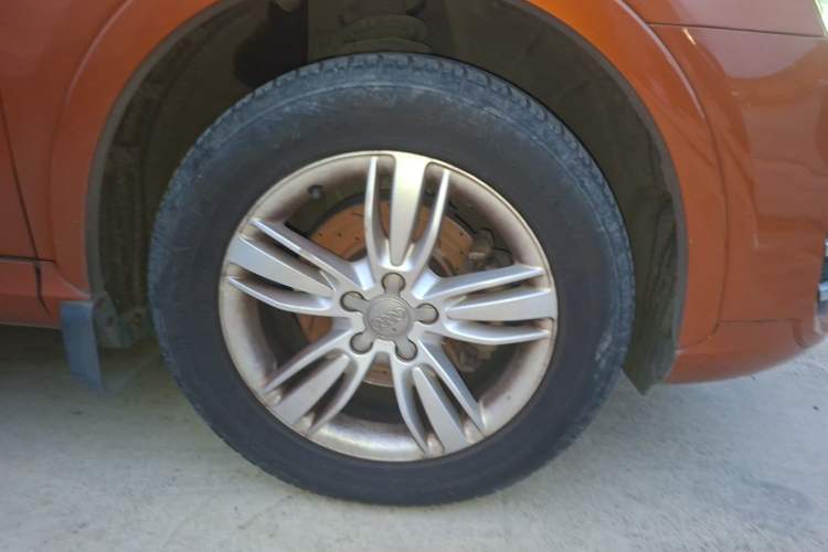 Used Audi Q3 2013 35 TFSI Comfort Model Right Front Wheel Hub