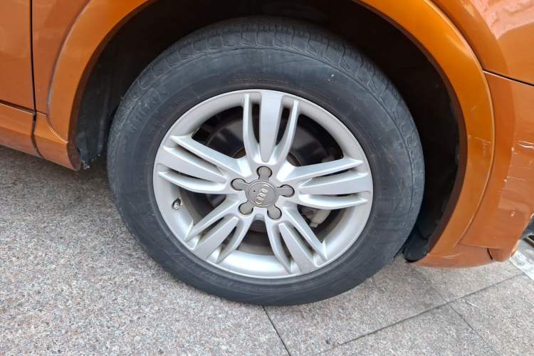 Used Audi Q3 2013 35 TFSI Comfort Model Right Front Wheel Hub