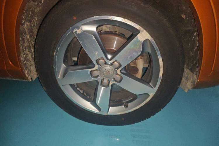 Used Audi Q3 2013 40 TFSI quattro Luxury Model Right Front Wheel Hub