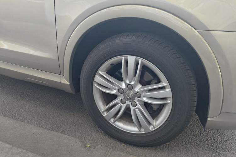 Used Audi Q3 2013 35 TFSI quattro Comfort Model Right Front Wheel Hub