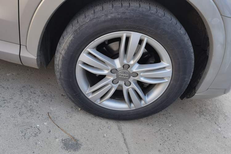 Used Audi Q3 2013 35 TFSI Comfort Model Right Front Wheel Hub