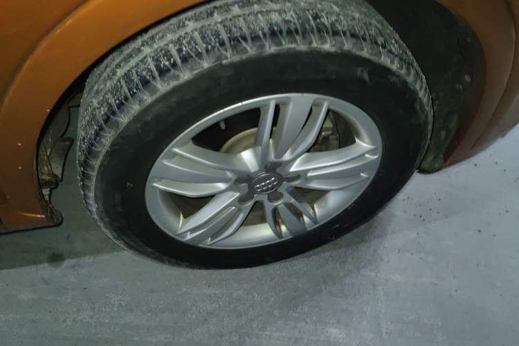 Used Audi Q3 2013 35 TFSI Comfort Model Right Front Wheel Hub