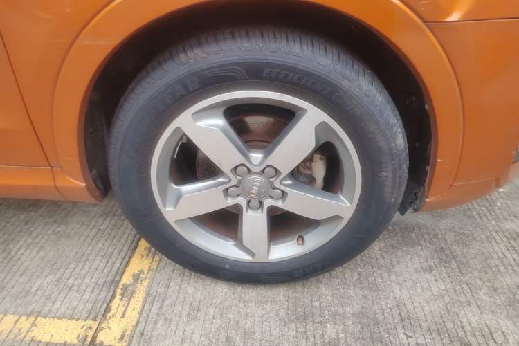 Used Audi Q3 2013 35 TFSI quattro Luxury Model Right Front Wheel Hub
