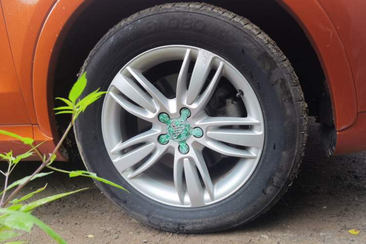 Used Audi Q3 2013 35 TFSI Comfort Model Right Front Wheel Hub