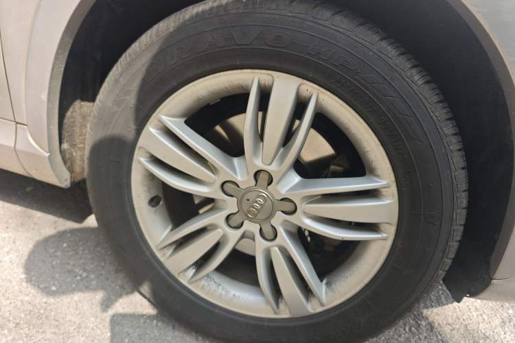 Used Audi Q3 2013 35 TFSI Comfort Model Right Front Wheel Hub