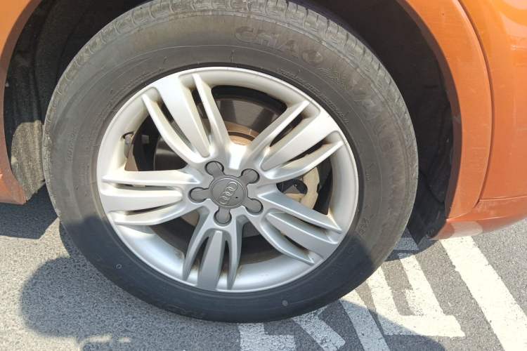 Used Audi Q3 2013 35 TFSI Comfort Model Right Front Wheel Hub