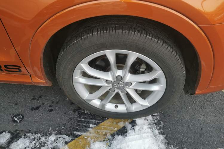 Used Audi Q3 2013 35 TFSI Ambition Edition Right Front Wheel Hub