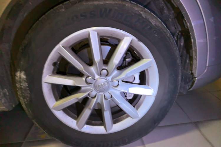 Used Audi Q3 2013 35 TFSI Ambition Edition Right Front Wheel Hub