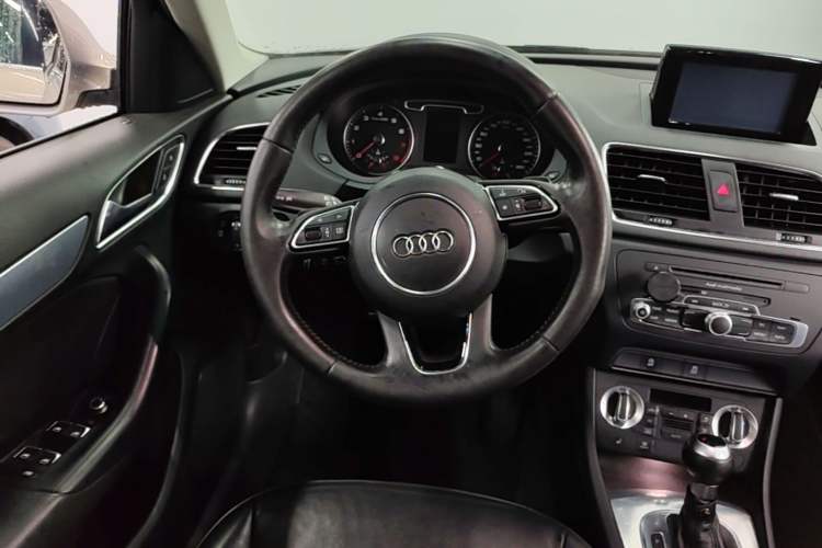 Used Audi Q3 2013 35 TFSI Comfort Model Steering Wheel