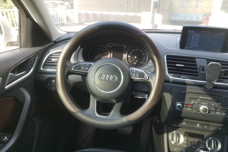 Used Audi Q3 2013 35 TFSI quattro Technology Edition Steering Wheel