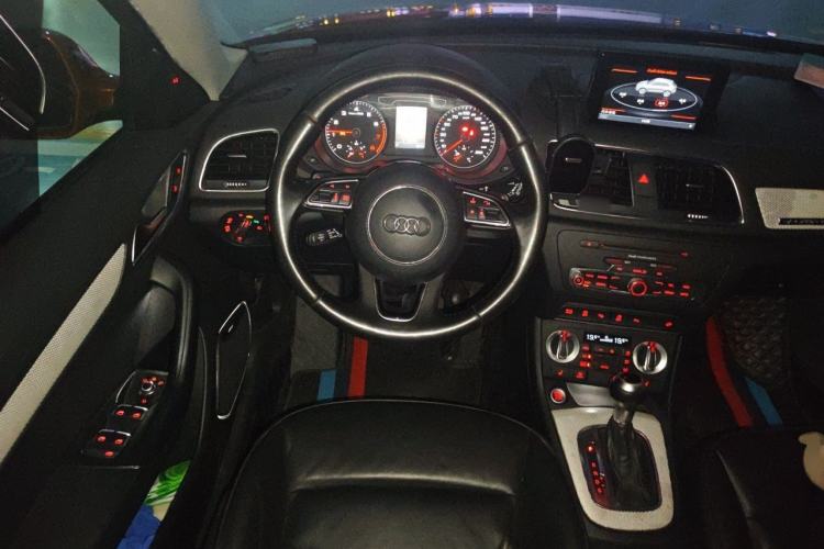 Used Audi Q3 2013 40 TFSI quattro Luxury Model Steering Wheel